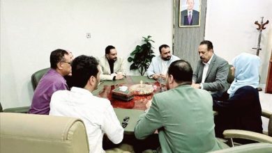 وزارة الأشغال توقع عقودًا لترميم طريق كورنيش المحافظ وصيانة الطرق المتضررة في عدن
