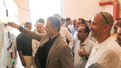 وزير الدولة محافظ عدن يدشن مشروع محطة ضخ مياه الصرف الصحي في خورمكسر