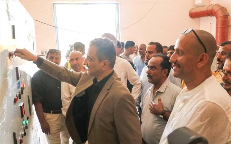 وزير الدولة محافظ عدن يدشن مشروع محطة ضخ مياه الصرف الصحي في خورمكسر