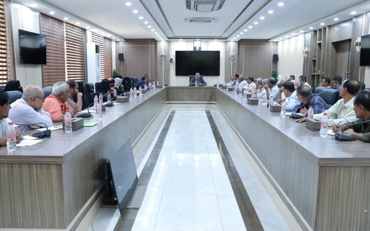 وزير الزراعة والاسماك يرأس اجتماعا موسعا للقطاعات المالية والإيرادية