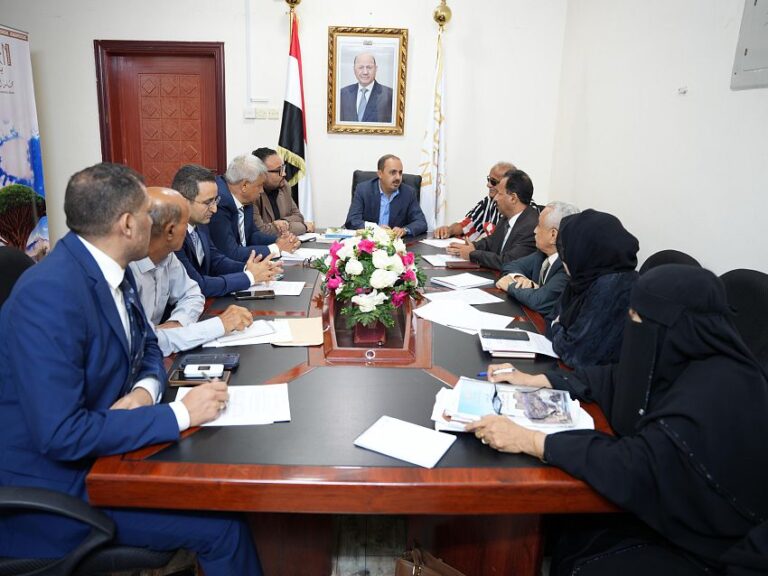 الإرياني يترأس اجتماعاً للجنة التصنيف السياحي بعدن ويقر النتائج النهائية للفنادق