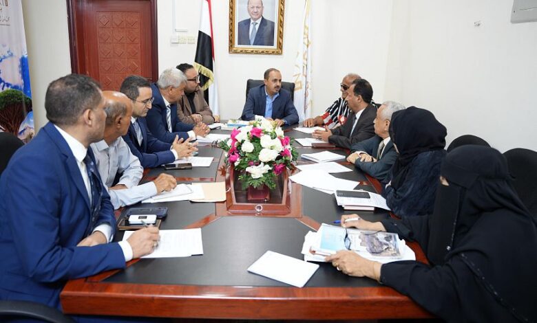 الإرياني يترأس اجتماعاً للجنة التصنيف السياحي بعدن ويقر النتائج النهائية للفنادق