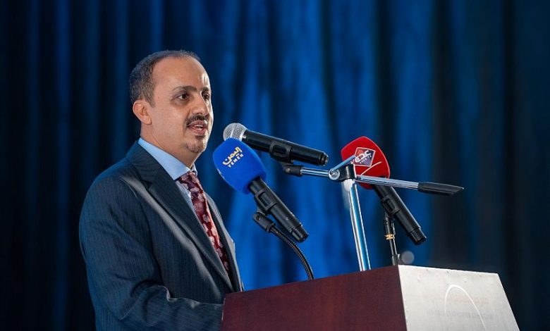 الإرياني يحضر معرض السيمفونيات التراثية ويؤكد بأن اليمني محب للسلام وليس الاستسلام