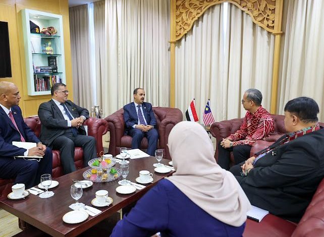 الارياني يبحث مع نظيره الماليزي التعاون في مجالات الإعلام والتحول الرقمي