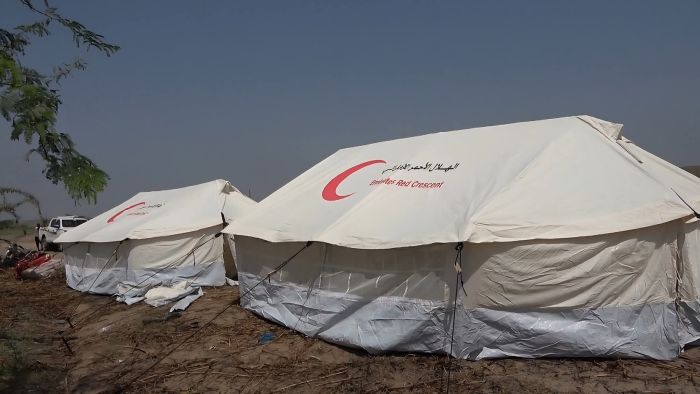 الحديدة.. إنسانية المقاومة الوطنية تُغيث أسرًا نازحة متضررة من حريق في بيت مغاري بحيس