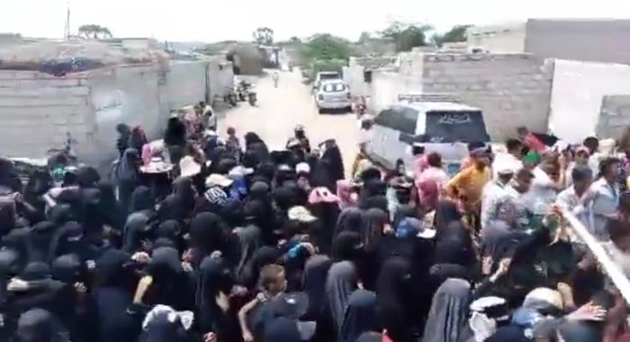 الحديدة.. احتجاجات بعد انتحار فتاة تعرضت للابتزاز من قيادي حوثي