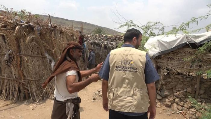 الخلية الإنسانية تتفقد أسرة الطفل زيد بعد استشهاده بقصف حوثي