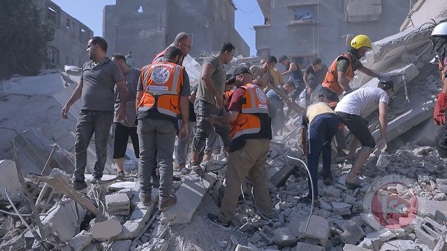 الاحتلال يمنع طواقمنا من الوصول لمحاصرين تحت الأنقاض