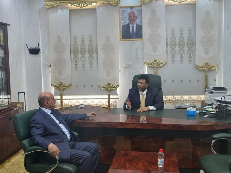 الدكتور عبدالله العليمي يؤكد دعم مجلس القيادة الرئاسي للبنك المركزي اليمني