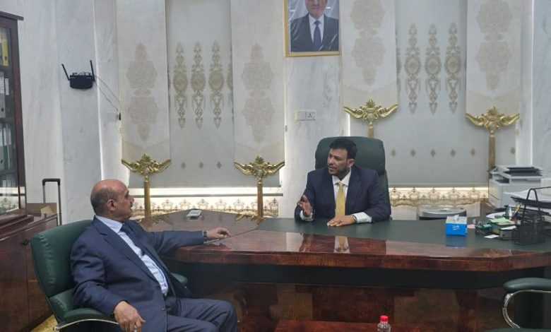 الدكتور عبدالله العليمي يؤكد دعم مجلس القيادة الرئاسي للبنك المركزي اليمني