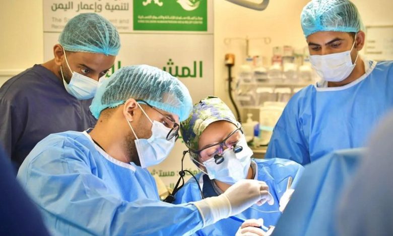 الفريق الطبي لمركز الملك سلمان للاغاثة يجري 108 عملية جراحية للأطفال في عدن