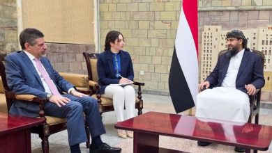 المحرّمي يلتقي السفير الأمريكي ويؤكد أهمية الدعم للإصلاحات الاقتصادية ومكافحة الإرهاب