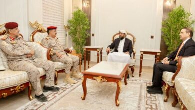 المحرّمي يناقش مع وزير الدفاع ومدير الأكاديمية العسكرية أوضاع القوات المسلحة وخطط التدريب