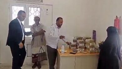المخا تدشّن العمل التجريبي لفرع البنك المركزي تمهيدًا للافتتاح الرسمي