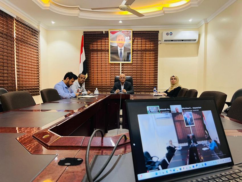 الوزير الشرجبي يبحث مع السفيرة الهولندية والبنك الدولي تعزيز التعاون في قطاع المياه