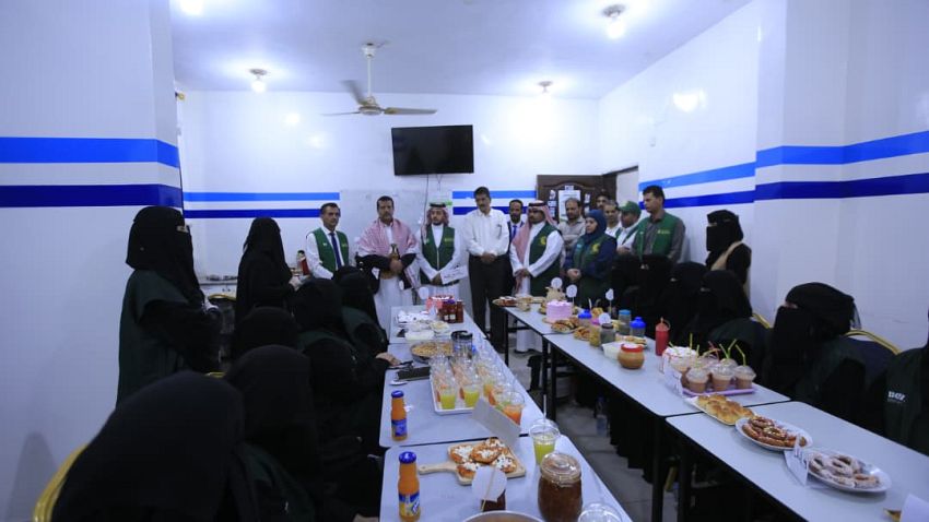 الوكيل مفتاح يتفقد سير الدورات المهنية والحرفية لـ 90 شابة من النازحات بدعم سعودي