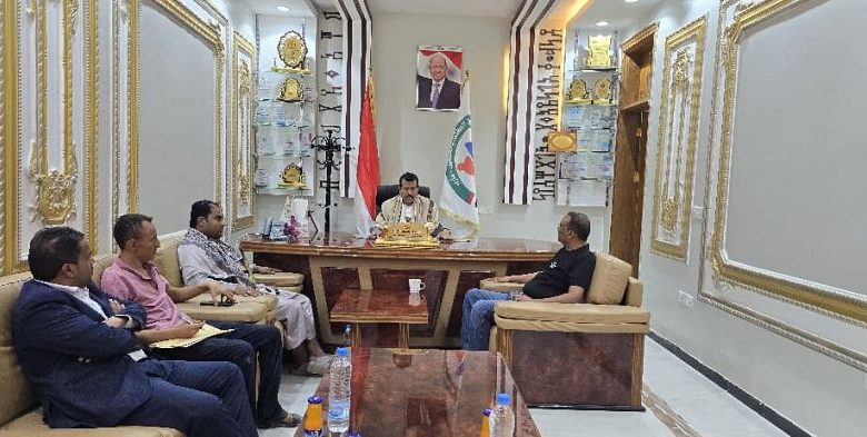 الوكيل مفتاح يطلع على سير العمل في صندوق النظافة والتحسين بمأرب
