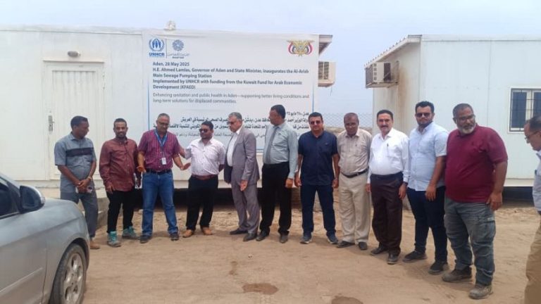 امين محلي عدن يناقش آلية تنفيذ مشروعي محطة وخط الصرف الصحي بين الكراع والعريش