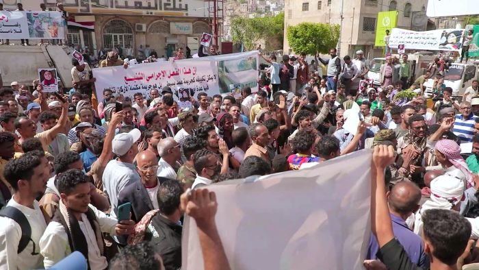 تظاهرة غاضبة في تعز تطالب بضبط المتورطين في جريمة اغتيال افتهان المشهري