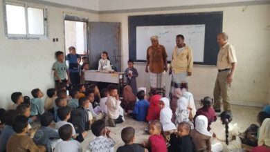 تعز.. مدير عام ذو باب المندب يزور مدرسة الصحوة مع بدء العام الدراسي الجديد