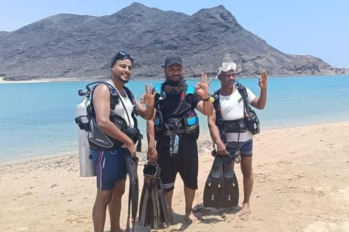 تنظيم فعالية غوص في جزيرة العزيزية بعدن لتعزيز السياحة البحرية