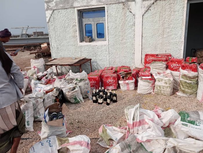 خفر السواحل بقطاع البحر الأحمر يضبط شحنة خمور مهربة قبالة سواحل ذو باب المندب