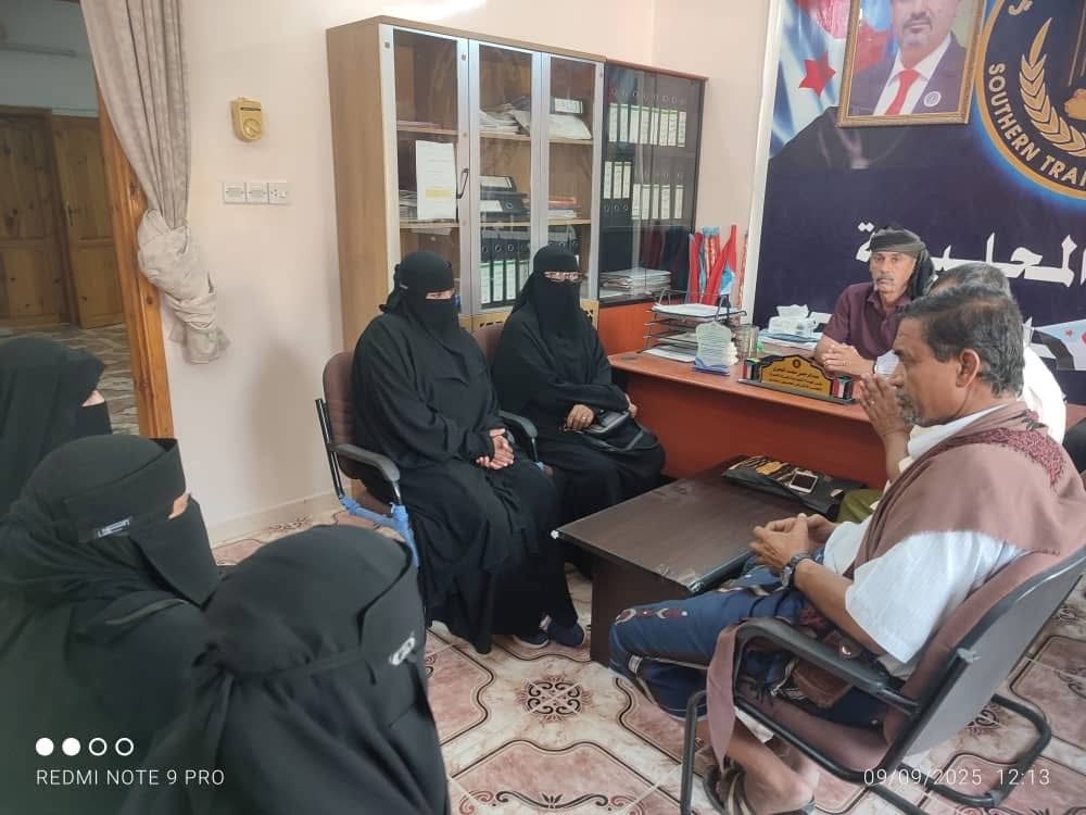 رئيس تنفيذية انتقالي مديرية سيئون يلتقي وفد من قسم المرأة والطفل بانتقالي مديرية القطن