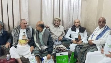 رئيس فرع المكتب السياسي بتعز يقدم واجب العزاء بفقيد الوطن اللواء عبدالكريم عبدالإله