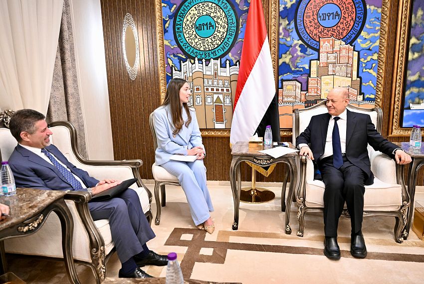رئيس مجلس القيادة يؤكد الشراكة الوثيقة مع المجتمع الدولي في مكافحة الإرهاب