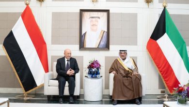 رئيس مجلس القيادة يبحث وولي عهد الكويت العلاقات الثنائية ومستجدات اليمن والمنطقة