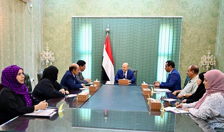 رئيس مجلس القيادة يتسلم التقرير السنوي للجنة الوطنية للتحقيق في ادعاءات انتهاكات حقوق الانسان