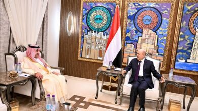 رئيس مجلس القيادة يستقبل سفير المملكة العربية السعودية
