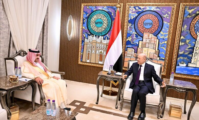 رئيس مجلس القيادة يستقبل سفير المملكة العربية السعودية