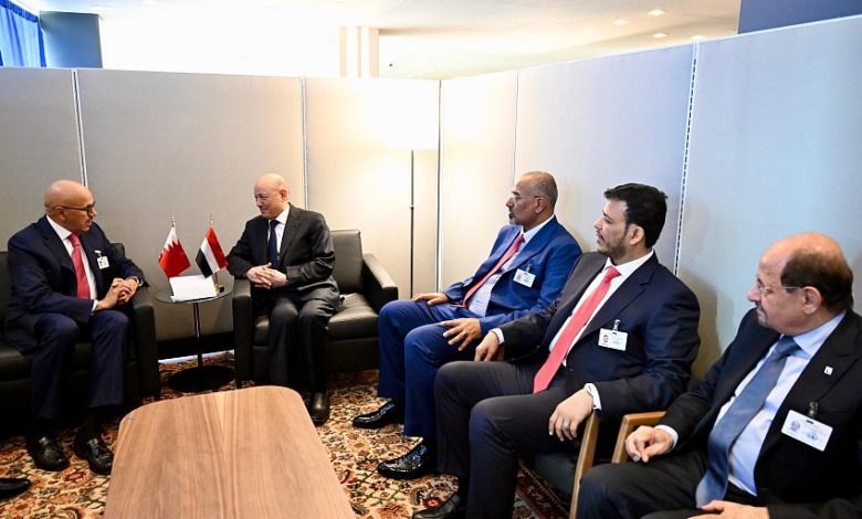 رئيس مجلس القيادة يستقبل وزير الخارجية البحريني لبحث التعاون الثنائي والتحديات المشتركة