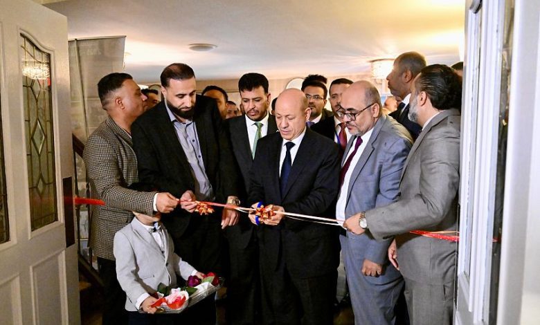 رئيس مجلس القيادة يفتتح في نيويورك المعرض اليمني للكتاب والفنون التشكيلية والفوتوغرافية