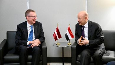 رئيس مجلس القيادة يلتقي رئيس جمهورية لاتفيا العضو المرتقب في مجلس الامن