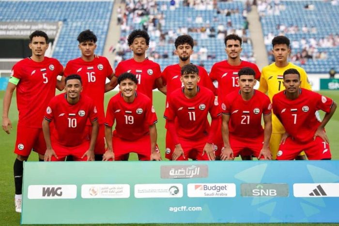 رئيس مجلس القيادة يهنئ منتخب الشباب بالتأهل إلى نهائي كأس الخليج