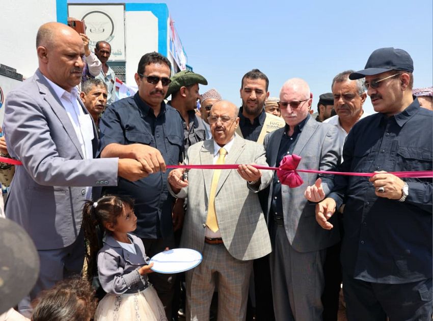 رئيس مجلس النواب يفتتح مشاريع مياه ارتوازية بمديرية المعافر محافظة تعز