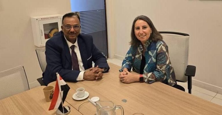 رئيس مصلحة الجمارك يبحث مع مدير البنك الدولي في اليمن أوجه دعم المصلحة