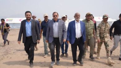 طاهر وأبو حورية يدشنان مخيمًا جديدًا لإيواء متضرري السيول في حيس بدعم إماراتي