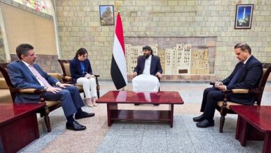 عضو مجلس القيادة المحرّمي يؤكد أهمية الدعم الأمريكي للإصلاحات الاقتصادية ومكافحة الإرهاب
