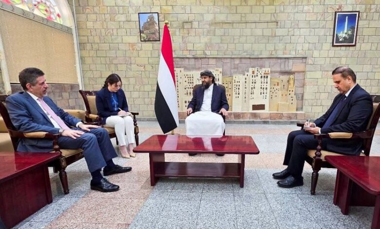 عضو مجلس القيادة المحرّمي يؤكد أهمية الدعم الأمريكي للإصلاحات الاقتصادية ومكافحة الإرهاب
