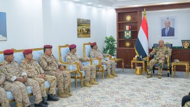 عضو مجلس القيادة طارق صالح يطلع على الوضع العملياتي في المحاور والمناطق العسكرية