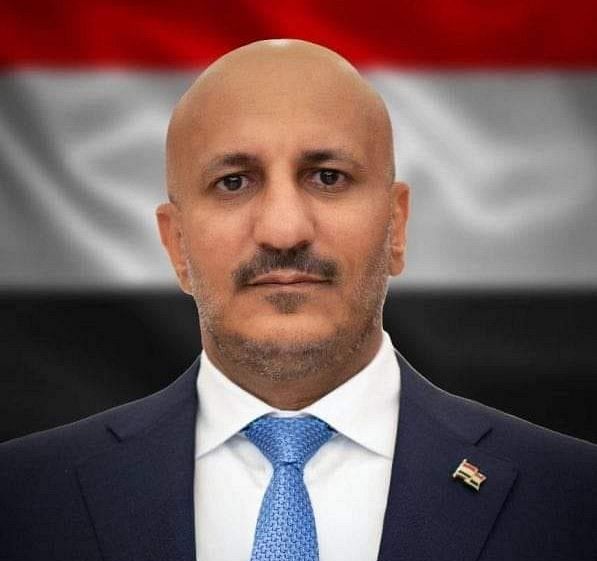 عضو مجلس القيسادة طارق صالح يشدد على ضرورة اتخاذ إجراءات سريعة في جريمة اغتيال المشهري