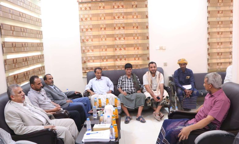 فريق التوجيه والرقابة الرئاسي يلتقي إدارة المؤسسة العامة للكهرباء في محافظة المهرة