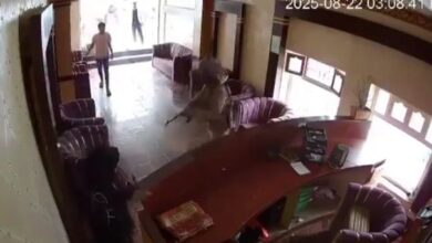 قياديان حوثيان يعتديان على موظفة استقبال بمنتجع سياحي في إب
