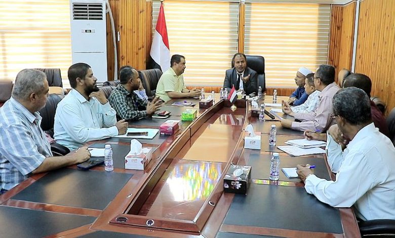 لجنة المناقصات الفرعية بوادي حضرموت تناقش سبل التعجيل بإنجاز مشروع أبراج الكهرباء ومحطات التوليد
