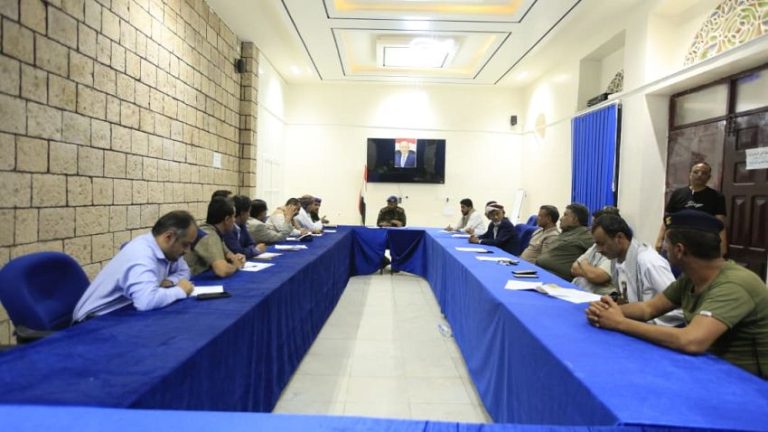 لجنة متابعة تنفيذ قرارات البنك المركزي بمأرب تناقش عددا من القضايا المتعلقة بمهامها