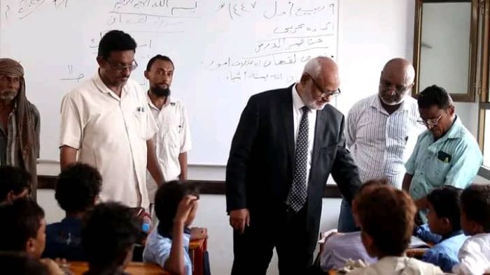 محافظ الحديدة يدشّن العام الدراسي الجديد في المناطق المحررة