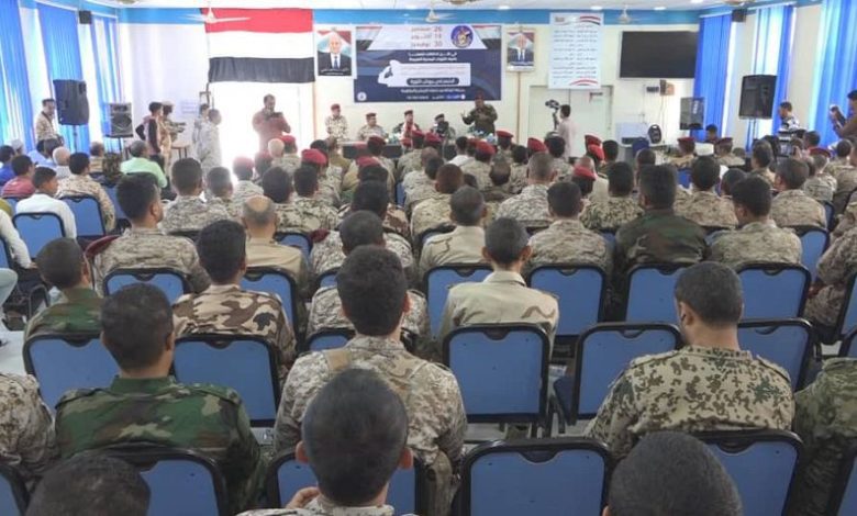 محور تعز يدشن احتفالاته بأعياد الثورة اليمنية بإقامة صباحية شعرية